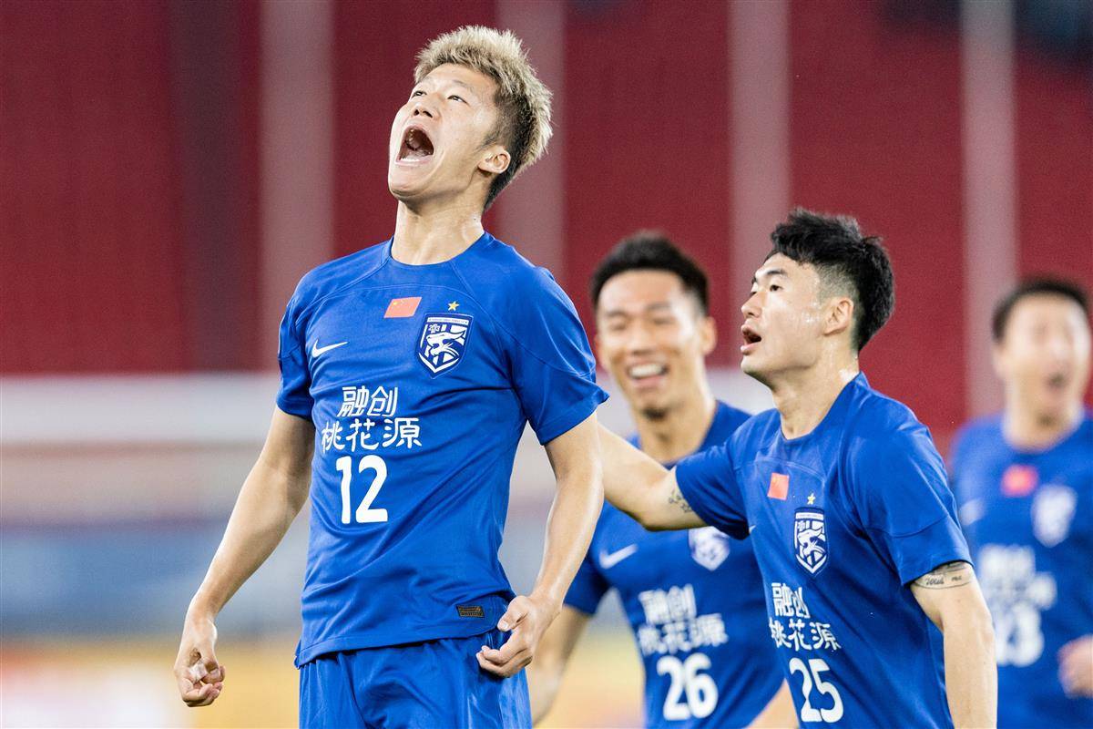 星空体育网址-在武汉三镇赛场上演亚冠，碾压，引发观众齐声高喊的简单介绍