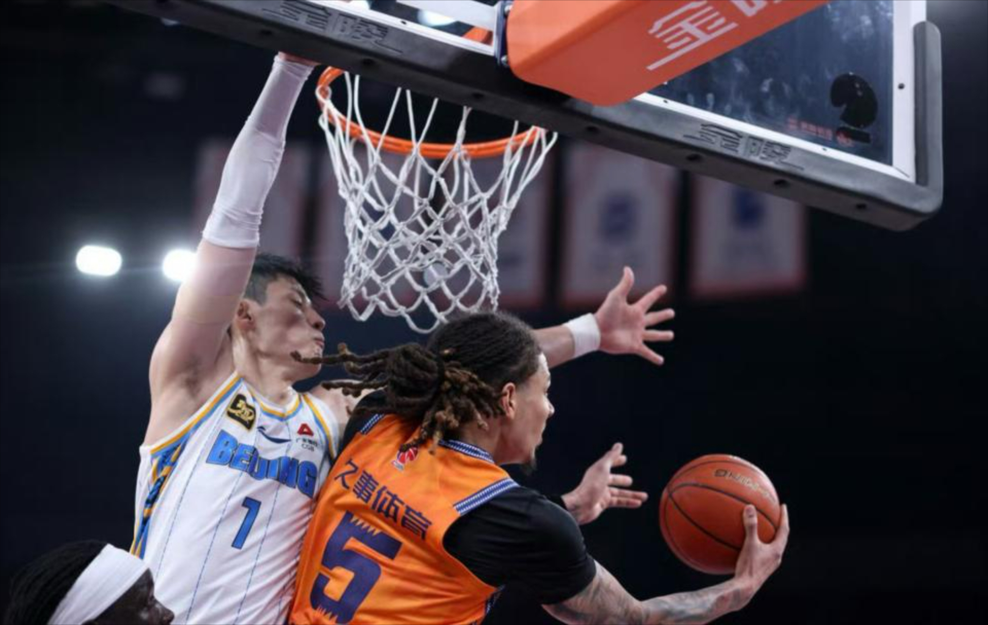 星空体育娱乐-在北京队赛场上演CBA季后赛，封盖，引发全场沸腾的简单介绍