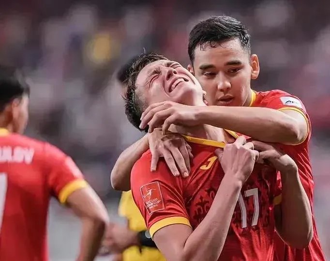 星空体育网址-沙尔克队员合作默契，净胜对手的简单介绍