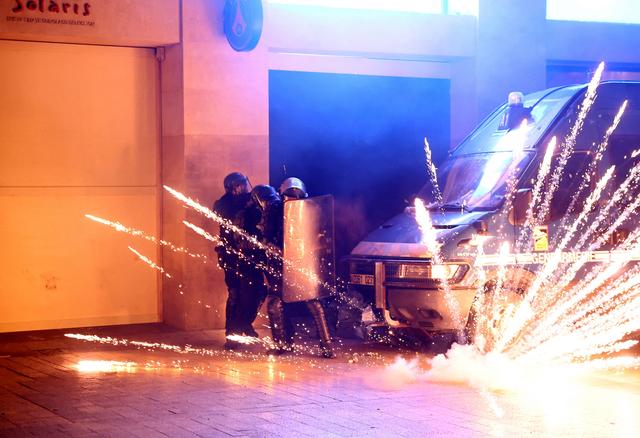 法国联赛球迷疯狂为球队打气