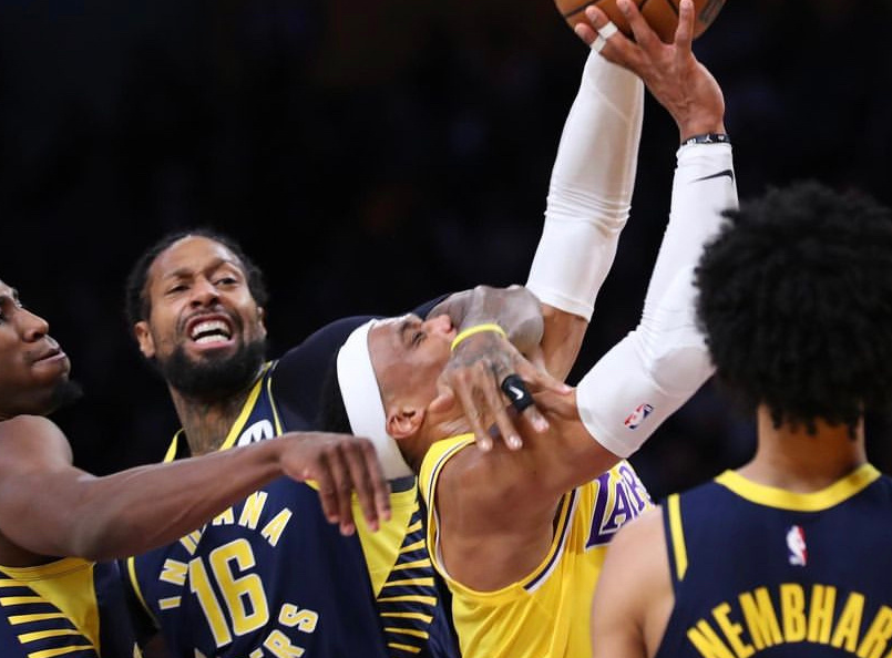 决胜时刻,球队不畏强敌拼尽全力 决胜时刻,球队不畏强敌拼尽全力