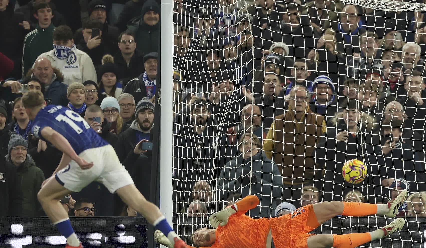 星空体育官网-切尔西遭遇意外输球，晋级之路岌岌可危