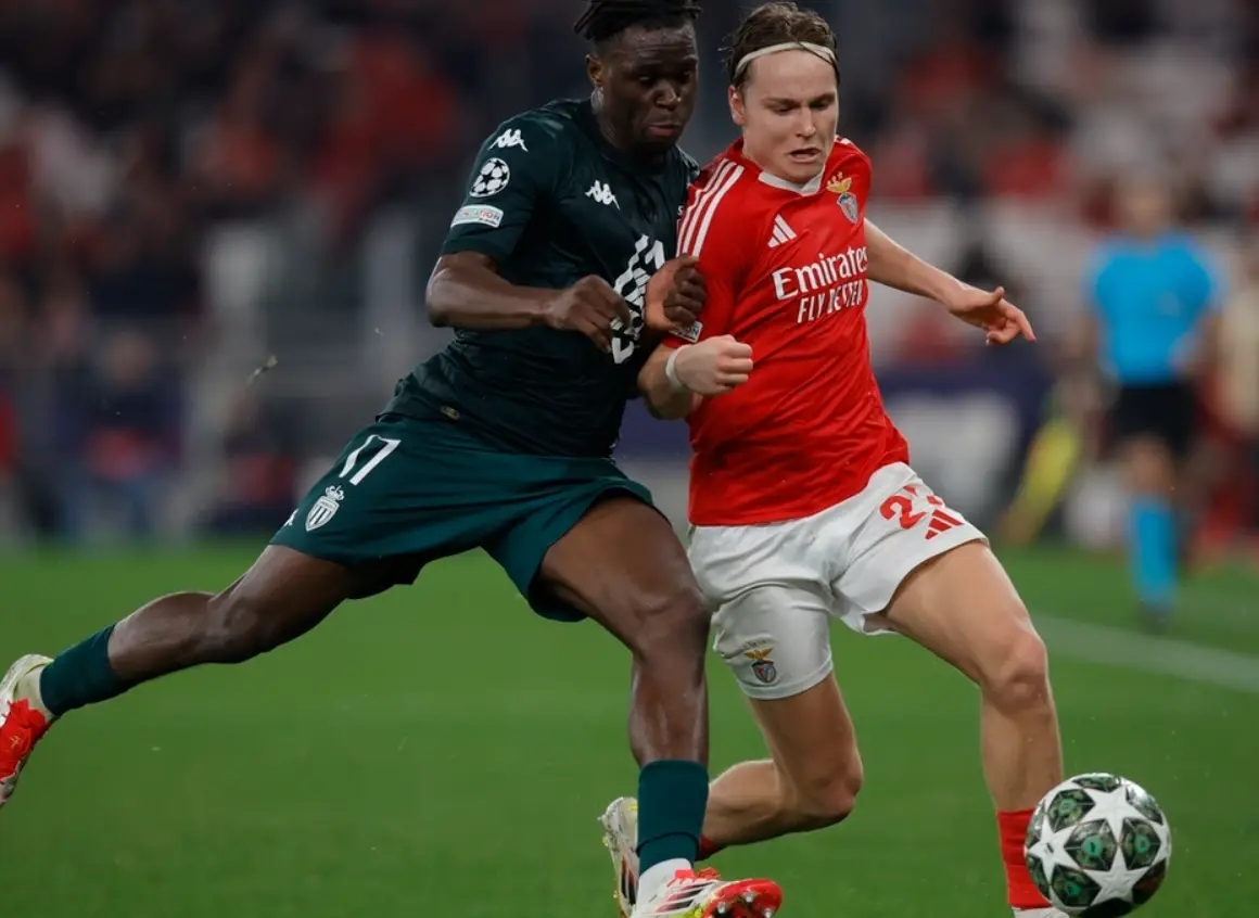 欧冠赛场烽火连天,球迷尽情享受精彩比赛的简单介绍 欧冠赛场烽火连天,球迷尽情享受精彩比赛的简单介绍