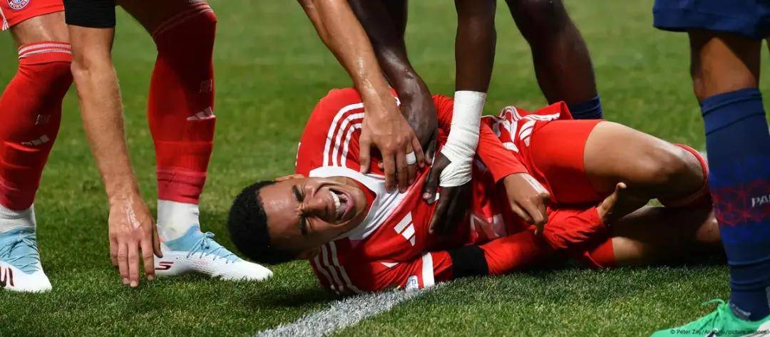 拜仁慕尼黑球星受伤,球队雄心遭受挑战 拜仁慕尼黑球星受伤,球队雄心遭受挑战