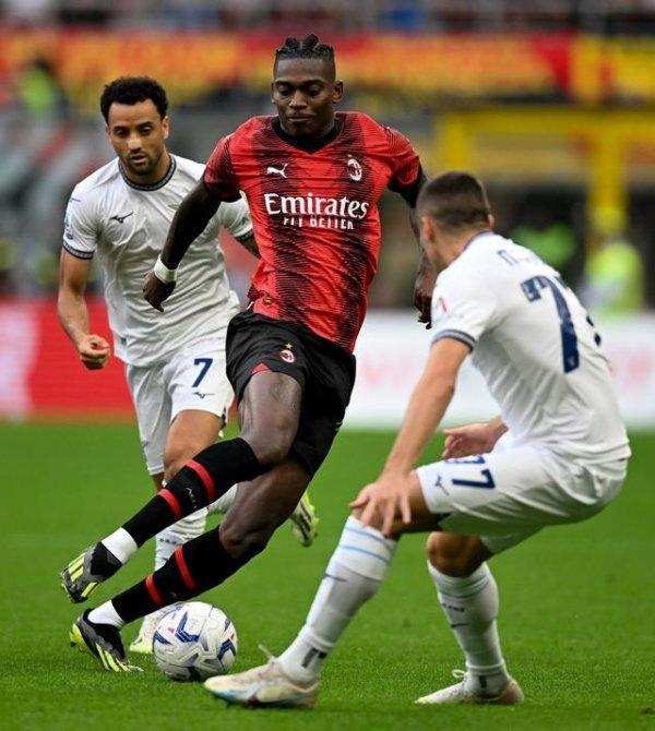 强强对话：女子足球联赛两支强队将在周末上演对抗