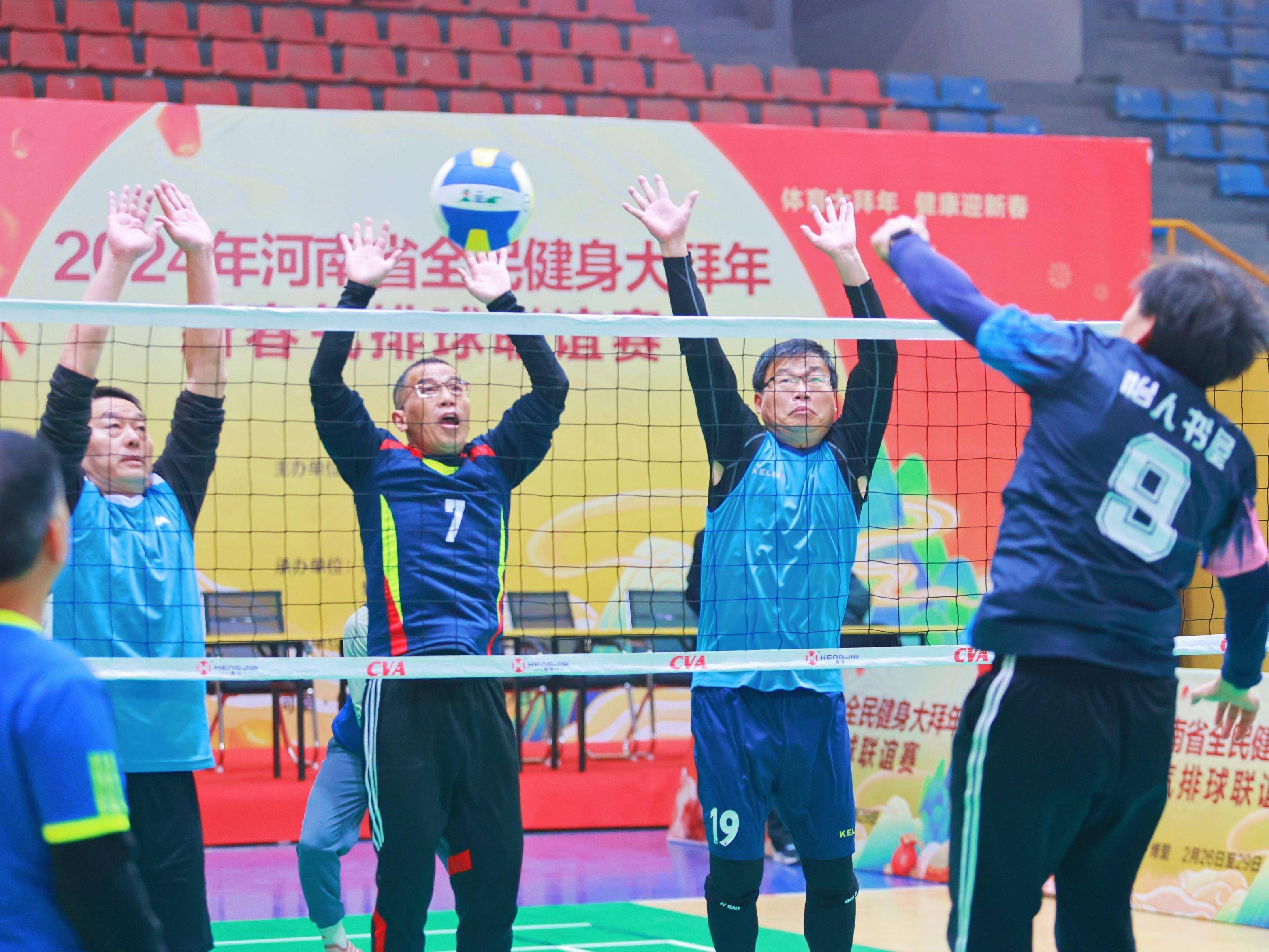 星空体育官方登录入口-双方队伍在比赛中展现出色合作