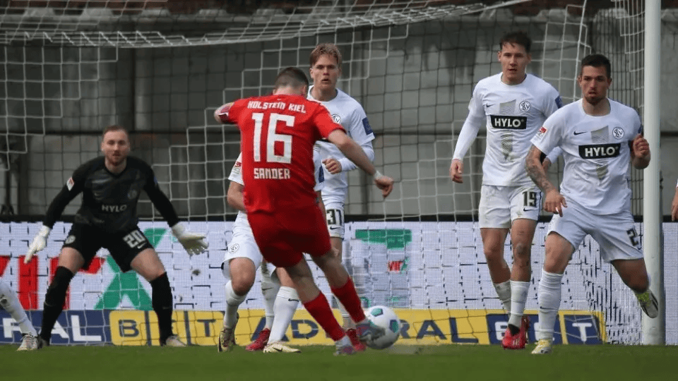 星空体育新闻-包含纽伦堡客场失利，球队面临连败危机的词条