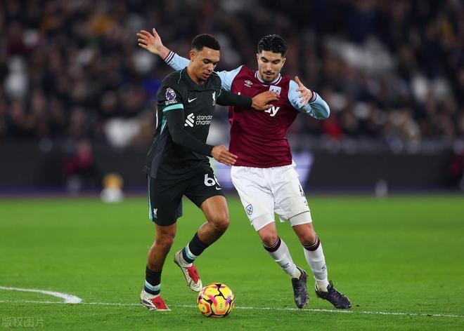 星空体育官方-利物浦防守失误，输掉关键比赛，球队遭遇低谷的简单介绍