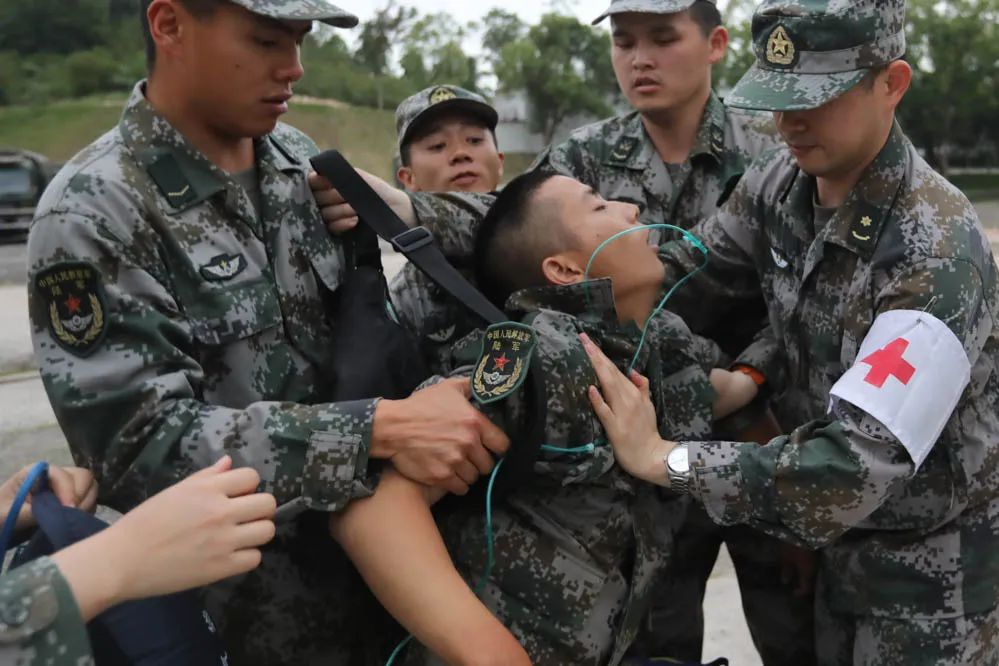 纷纷扰扰的场上战斗,队员拼搏拼杀的简单介绍 纷纷扰扰的场上战斗,队员拼搏拼杀的简单介绍