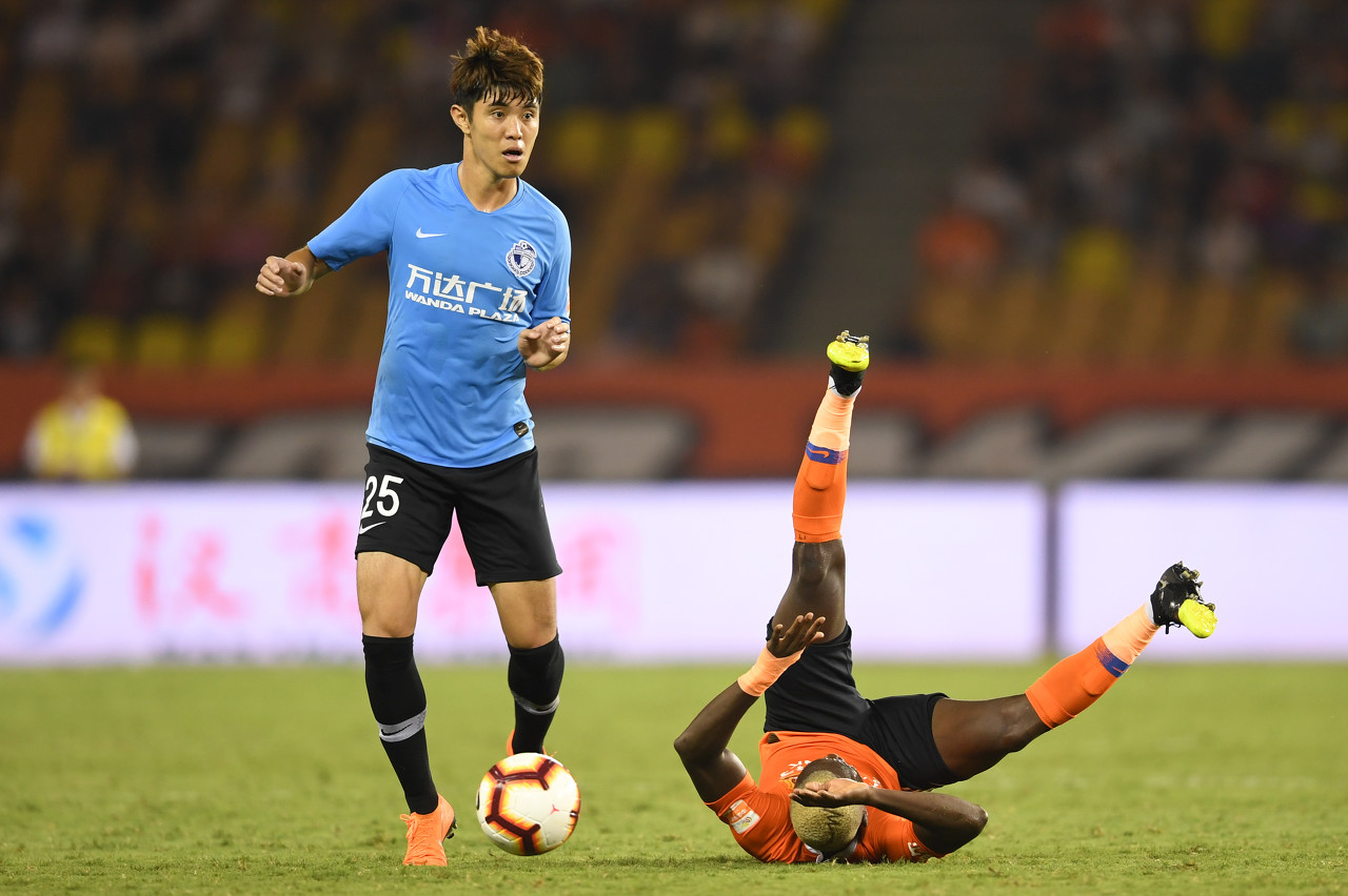 星空体育中国官网-大连一方俱乐部球员备战下场比赛心情高涨的简单介绍