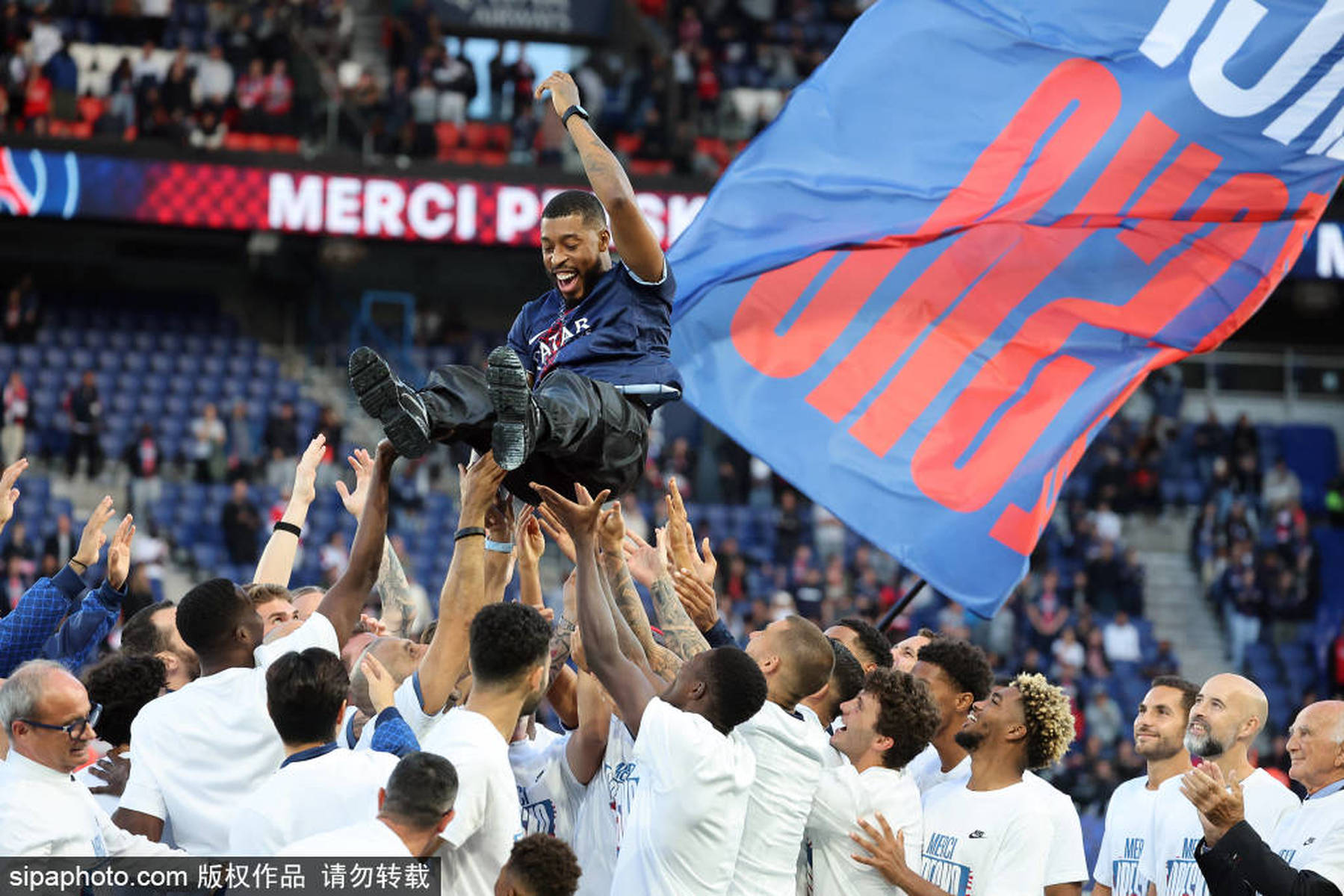 星空体育官网-包含巴黎圣日耳曼客场战胜波尔多，继续领跑法甲的词条