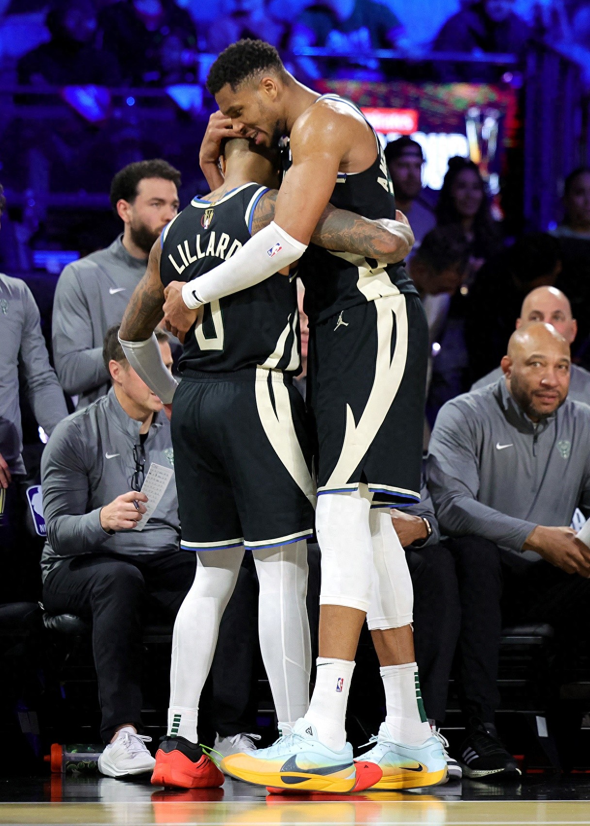 星空体育地址-雄鹿全队爆发联手击败对手